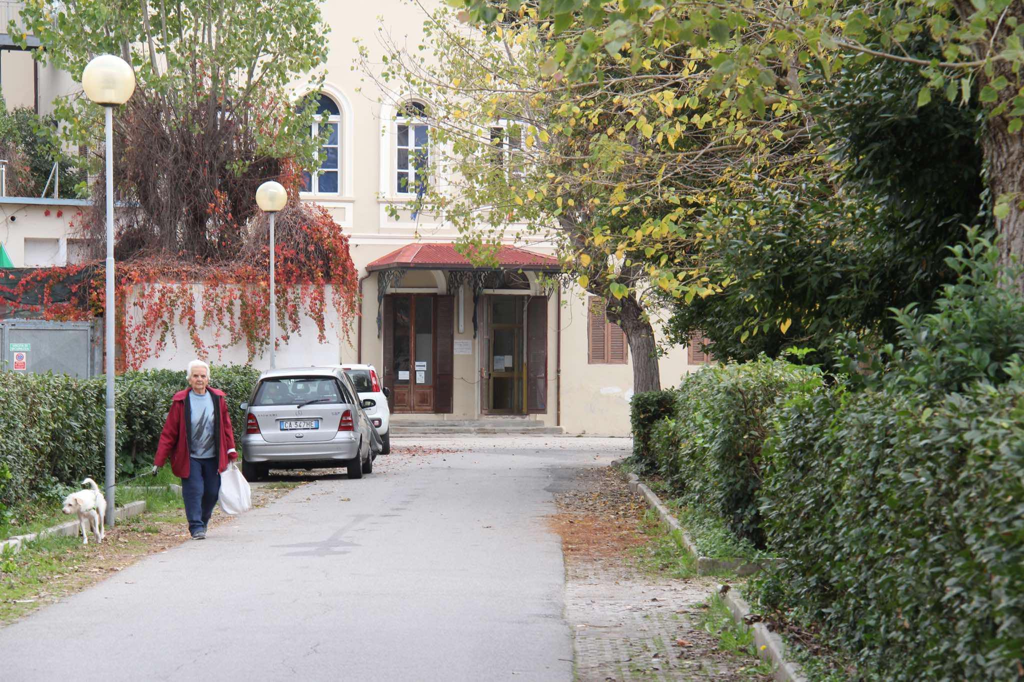 Furto alle scuole Carducci: rubati i soldi dalle macchinette del caffè