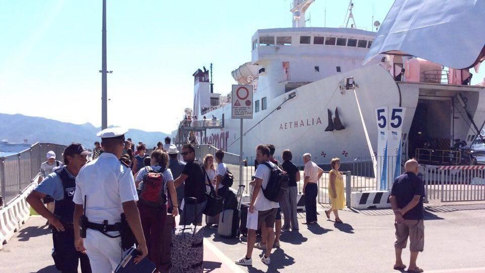 Turisti sbarcano a Portoferraio