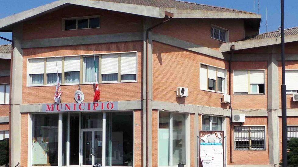 Pacco sospetto, ma erano libri. Chiamati gli artificieri