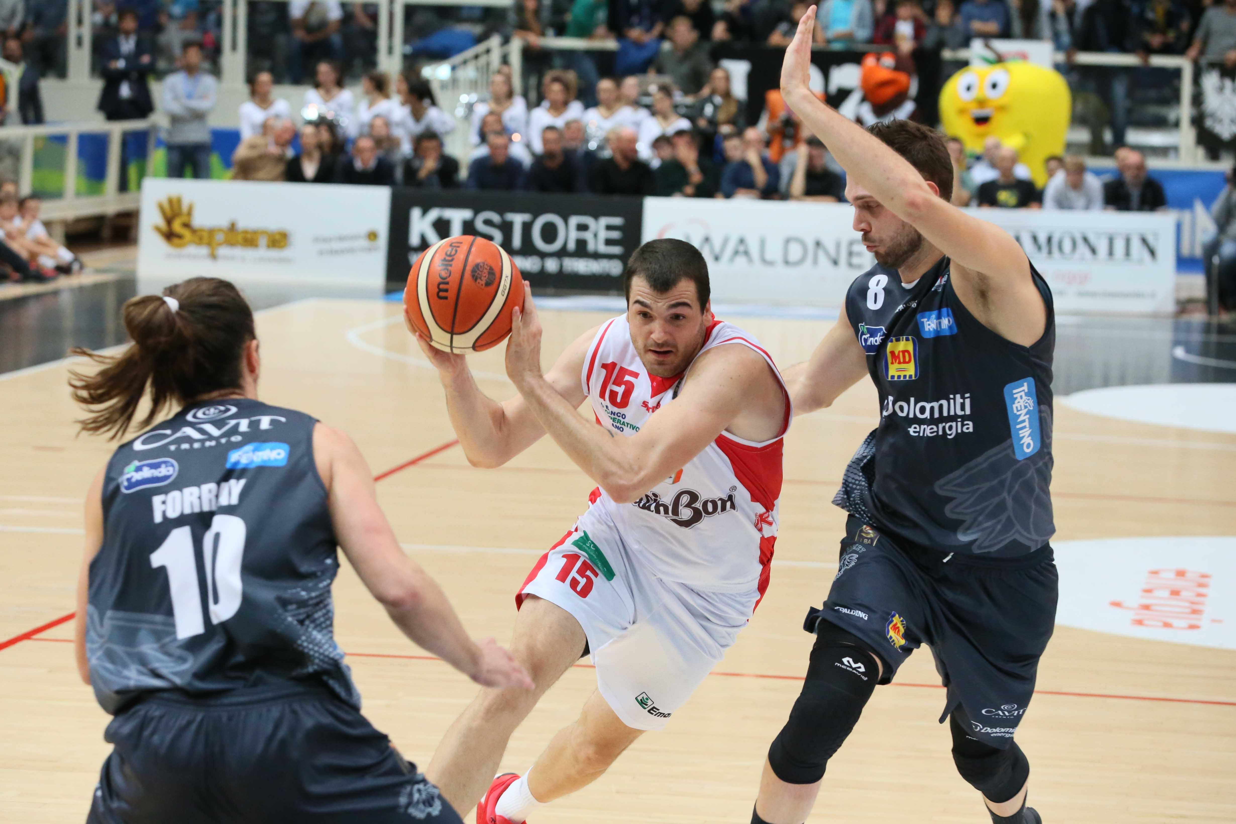 Grissin Bon, la faringite ferma Lesic