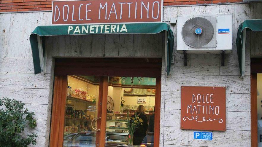 Reggio Emilia, armato di coltello rapina una fornaia