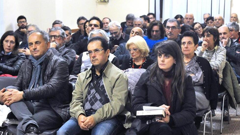 Nervi tesi all’assemblea comunale del Pd