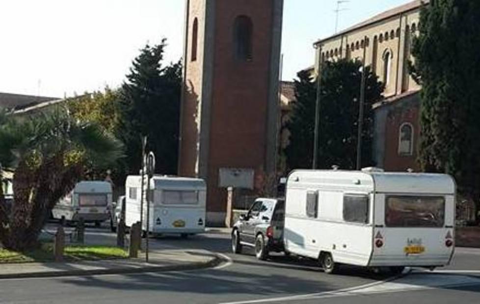 Da Palazzi a Camerino inviate roulotte, cibo e vestiario