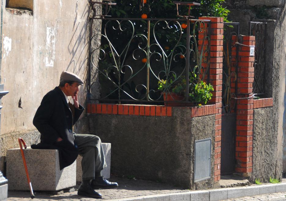 Una popolazione sempre più anziana, lievita l’assistenza 