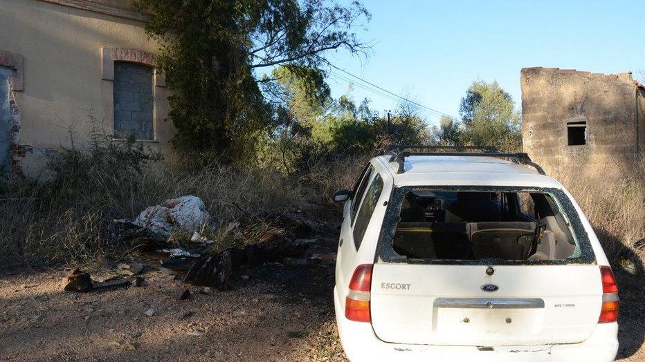 Tra Enas e Su Canale si vive ancora tra i cumuli di rifiuti