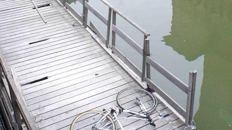 Due ruote nel fossato