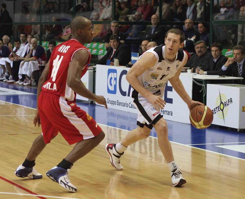Rimessa contestata e si accende la rivalità tra Ferrara e Imola 