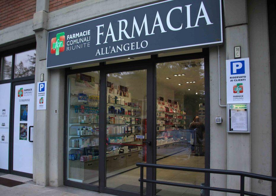 Assalta la farmacia di via Emilia all’Angelo 