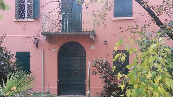 Carpi, faccia a faccia con i ladri: anziana è colta da choc