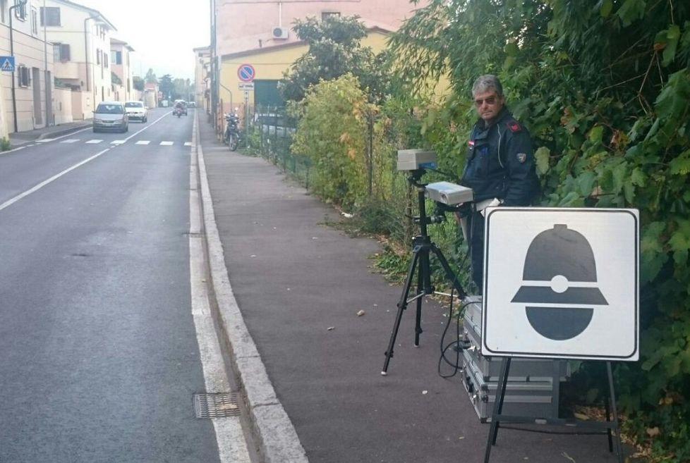 Via di Salviano: i residenti chiedono l’autovelox, poi vengono multati 