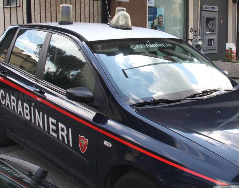 Rubano oltre 20mila euro di gioielli e una Bmw 