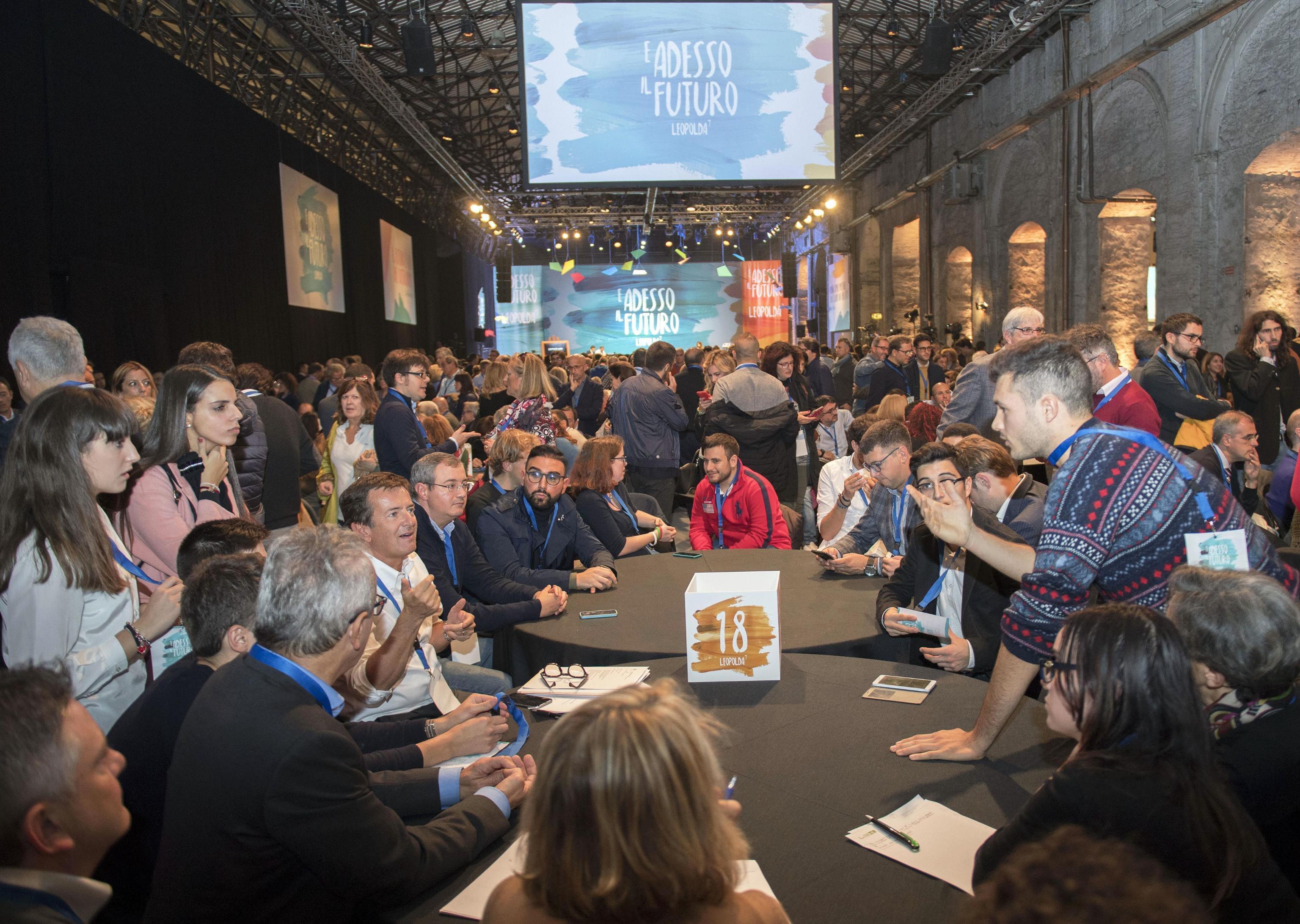 Un'immagine dei tavoli tematici alla Leopolda