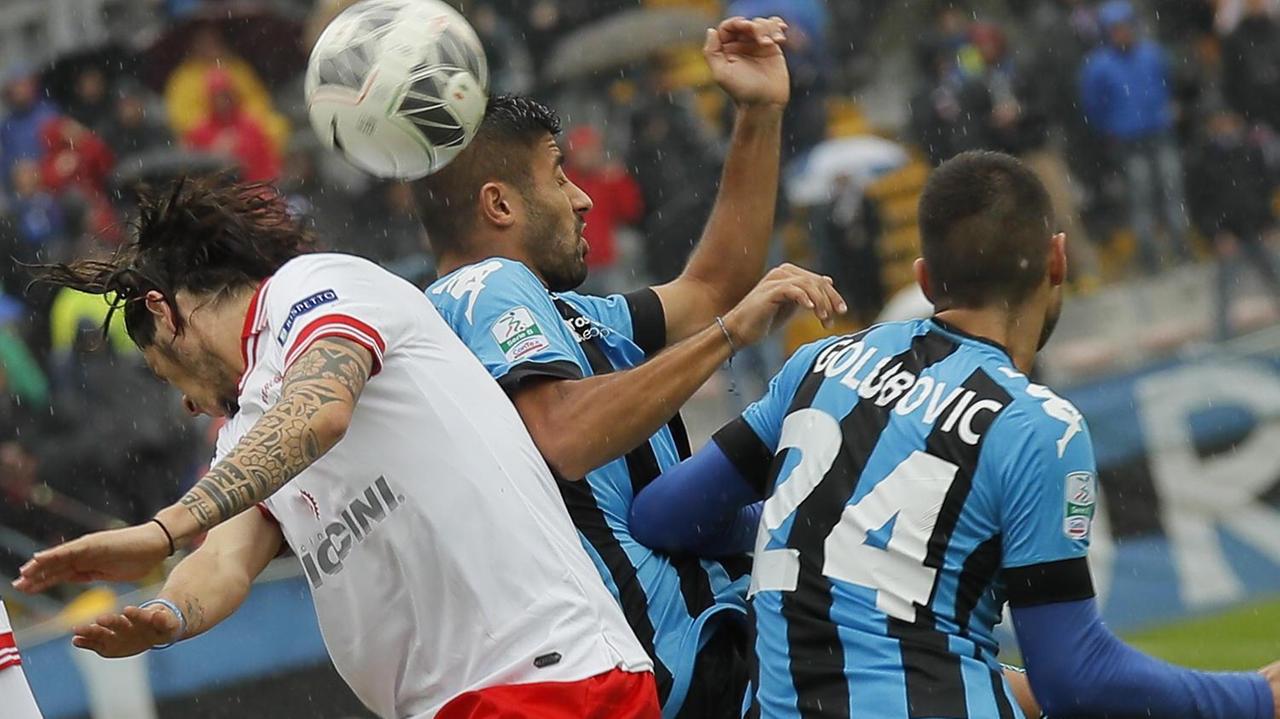 Un'azione di gioco di Pisa - Perugia
