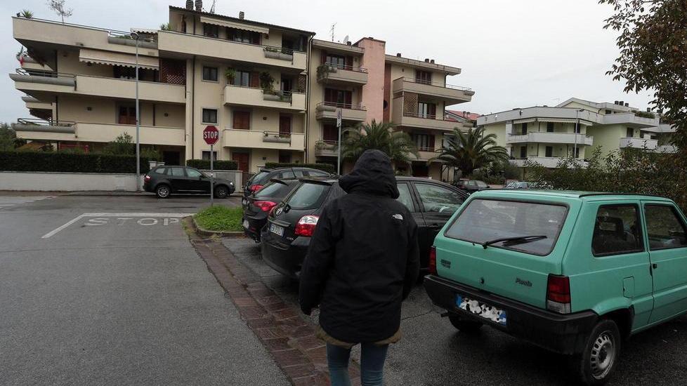 Il parcheggio di via Lazzeri a Empoli (Foto Agenzia Carlo Sestini)