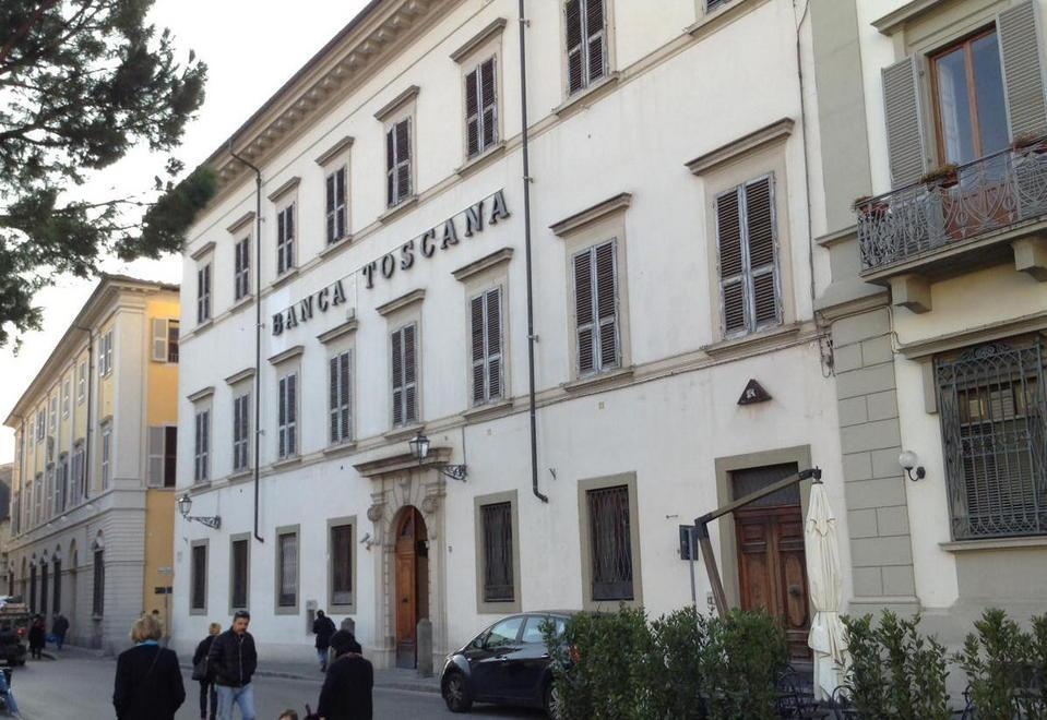 Le sedi delle banche sono in vendita 
