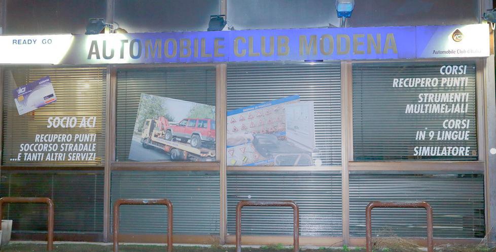Rubano a Modena 85 targhe di auto e ciclomotori 
