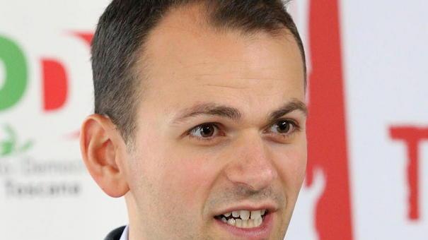 Pacco minatorio davanti al municipio