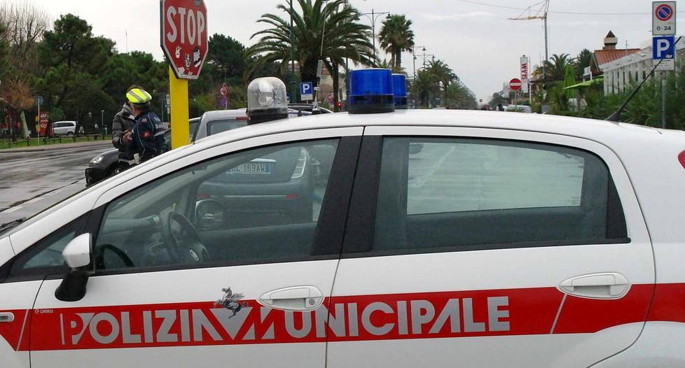 Anziana travolta da un’auto sulla provinciale vicino a casa