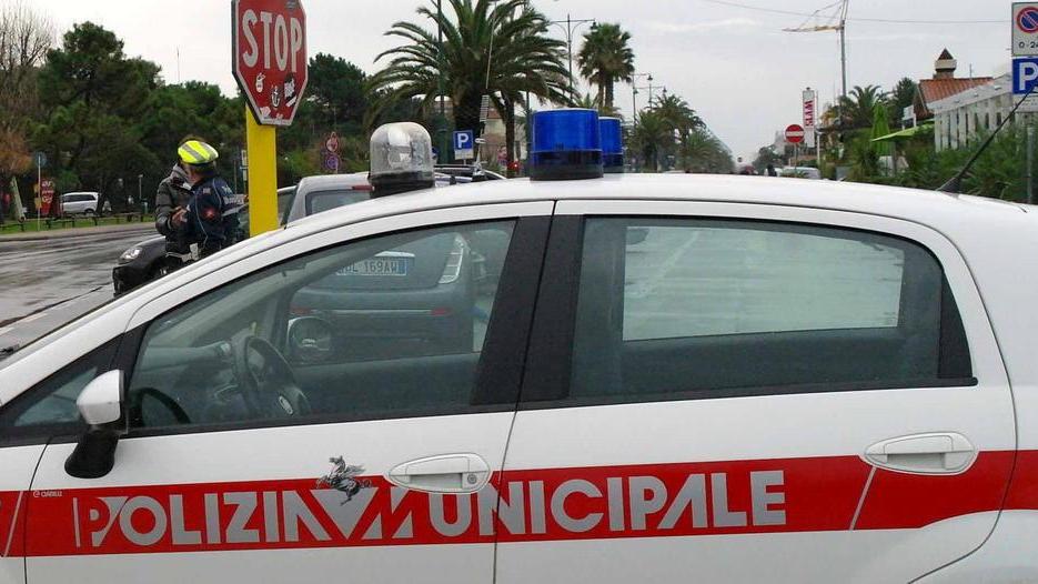 Anziana travolta da un’auto sulla provinciale vicino a casa