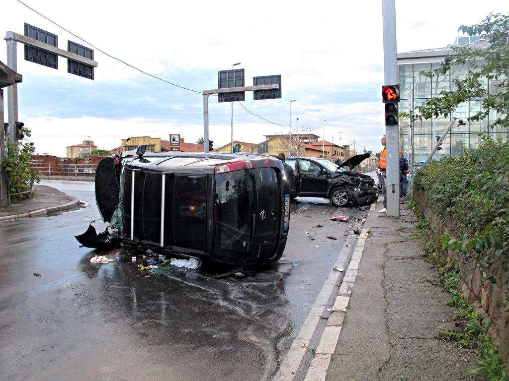 Le auto dopo l'incidente (foto Marzi / Pentafoto)