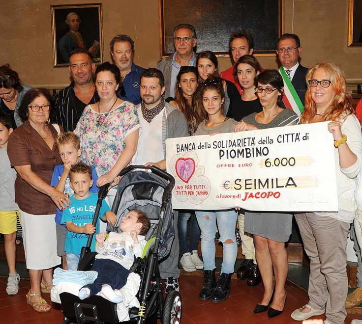 La cerimonia di consegna del ricavato dell'iniziativa per Jacopo del 2014 (foto Barlettani)
