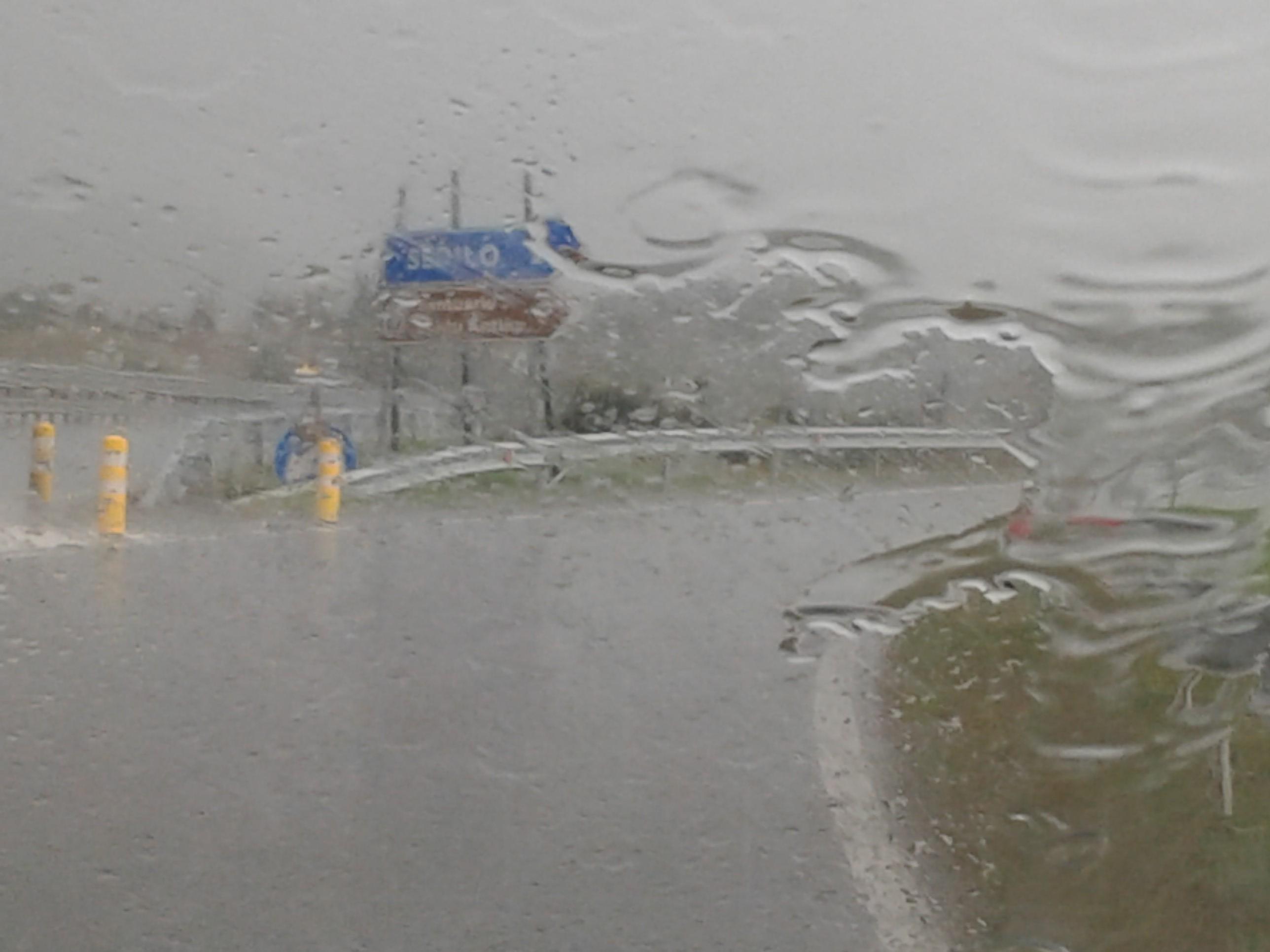 Temporale sulla 131 Dcn (foto Francesco Pinna)