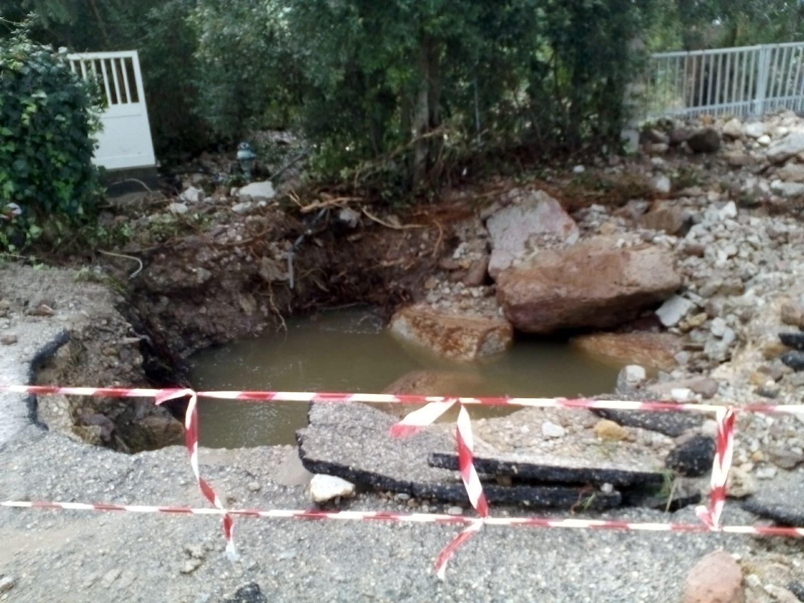 Il dilavamento del terreno presso la ferrovia Sassari-Alghero nella zona di Monte Baranta