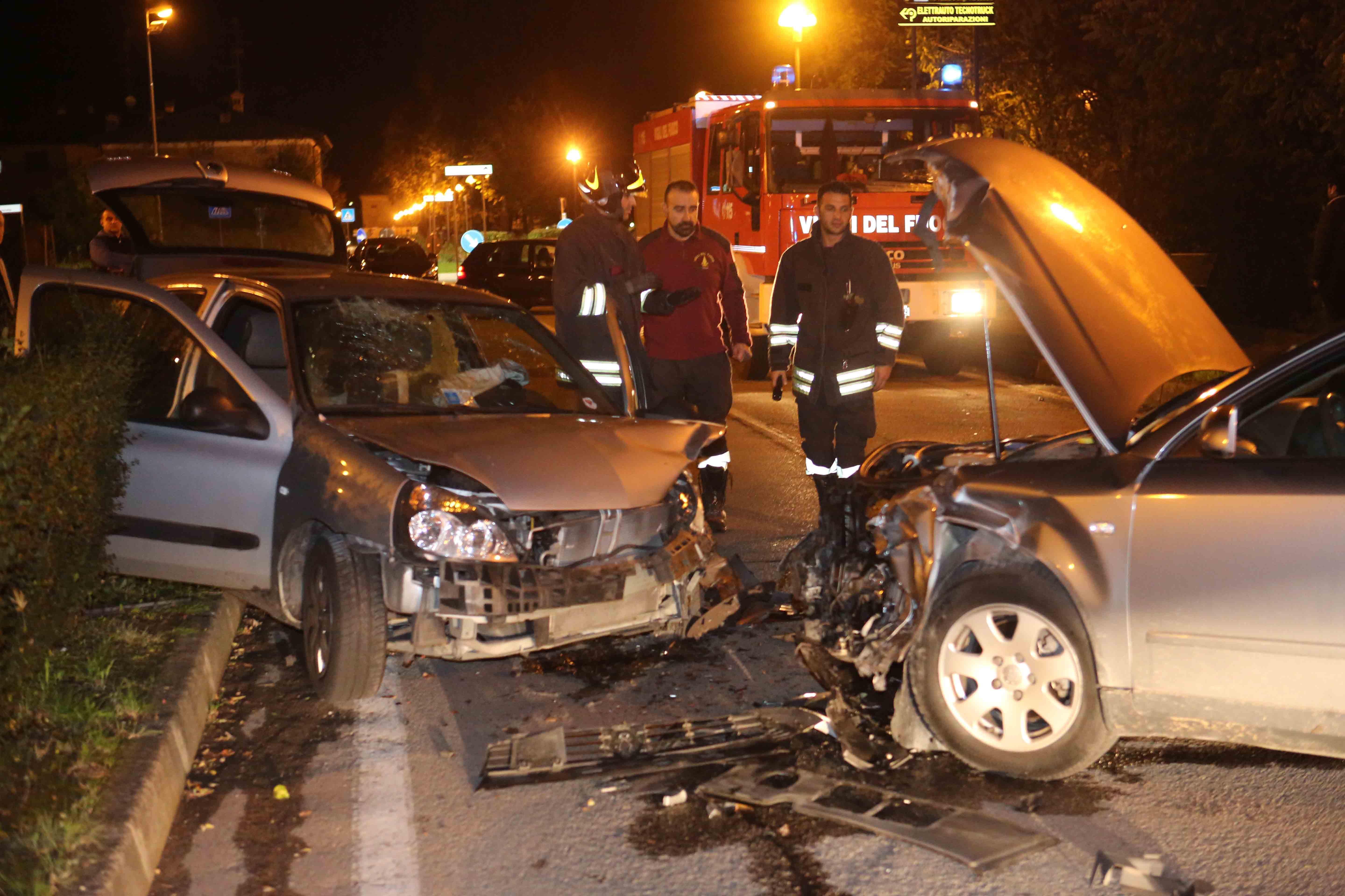  Rubiera, urto frontale fra due auto: quattro feriti all'ospedale 