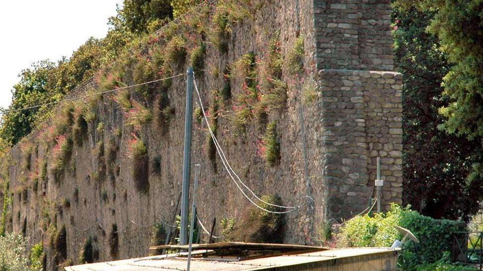 E per risanare le mura urbane a caccia di soldi in Regione