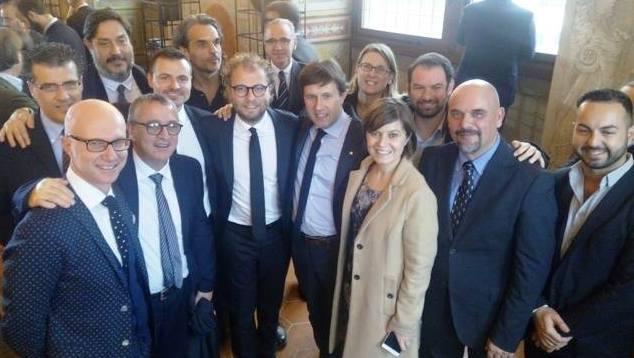Renzi firma patto da 36 milioni con i sindaci per tre progetti 