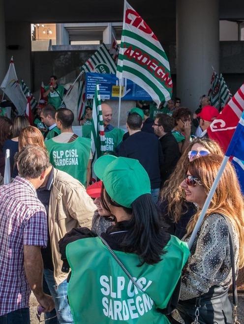 «Stop ai tagli degli uffici postali» 