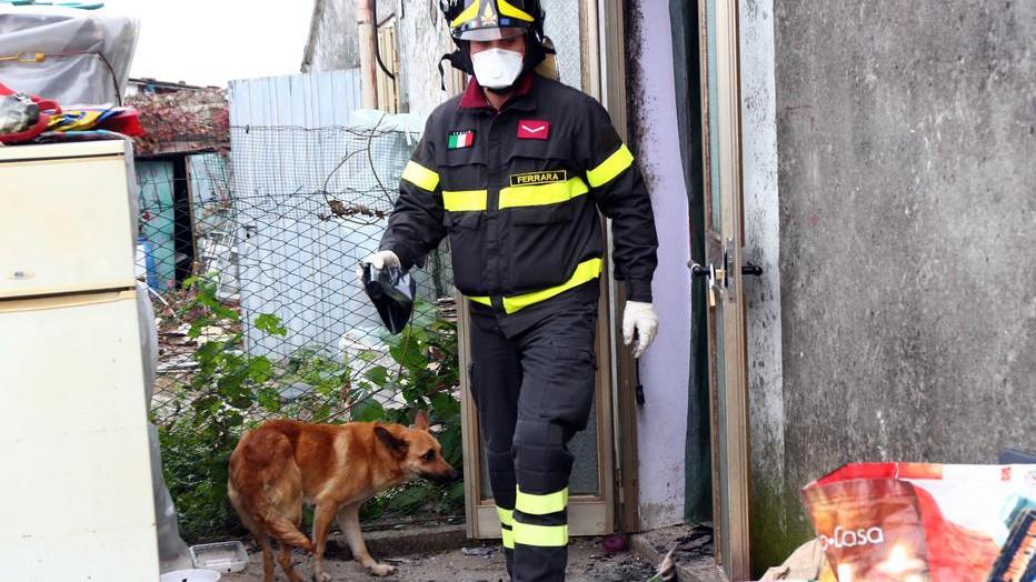 Fiamme in casa, aiuti ai residenti