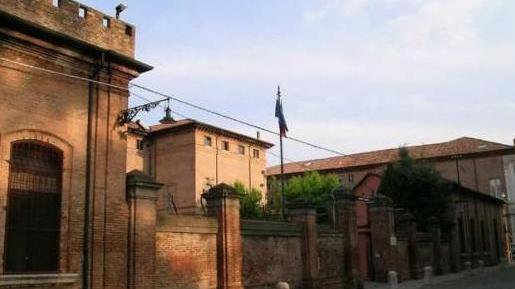 Sosta in caserma, bocciate le nuove regole