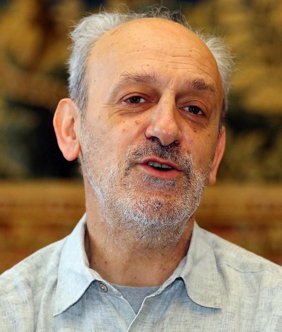 Roversi: «Via dalla campagna perché il centro è più servito» 