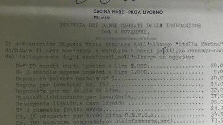 Il fango e la barca sepolta sotto tre metri di sabbia