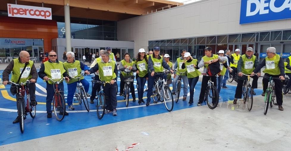 Undici chilometri in bicicletta Successo per la pedalata a Maremà