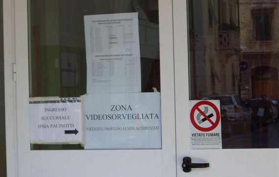 Telecamere: «Tirate fuori i soldi» 