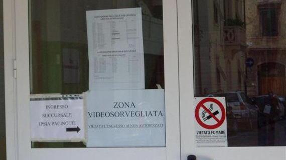 Telecamere: «Tirate fuori i soldi»
