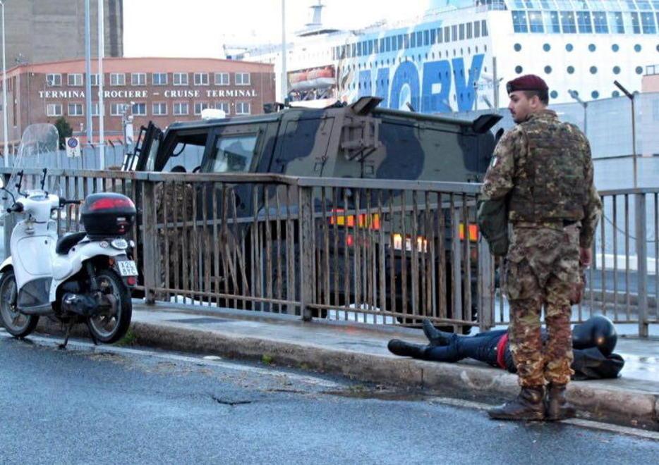In motorino scivola sul ponte S.Trinita