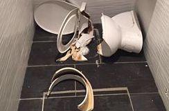 “Via Taglio 12”, bagno distrutto 