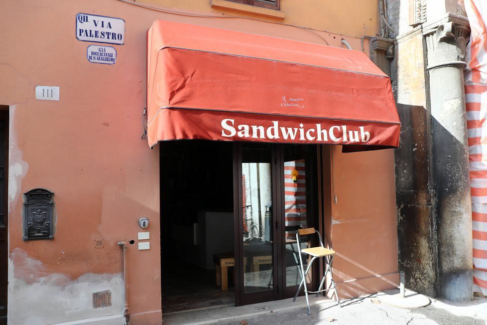 Spaccata anche al Sandwich Club