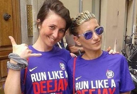 Claudia (a sinistra) con un’amica prima di una gara
