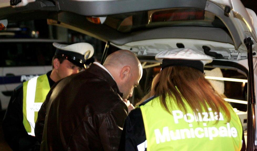 Giovani alla guida in stato d’ebbrezza, ritirate tre patenti 