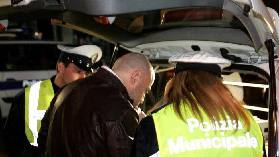 Giovani alla guida in stato d’ebbrezza, ritirate tre patenti