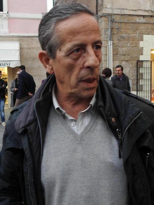 Velasco (M5S): «Dove sono i certificati antincendio?»