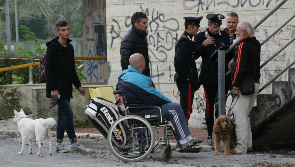 Pugnalato davanti all’amico 