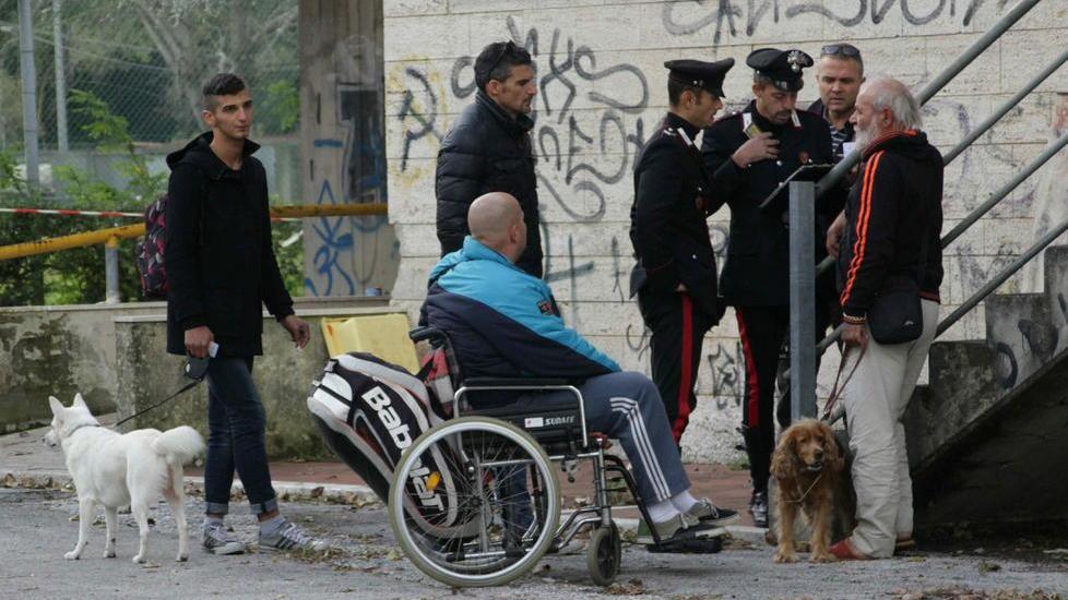 Pugnalato davanti all’amico