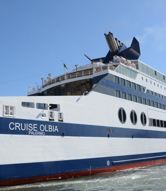 La Grimaldi per Olbia parte con 12 ore di ritardo