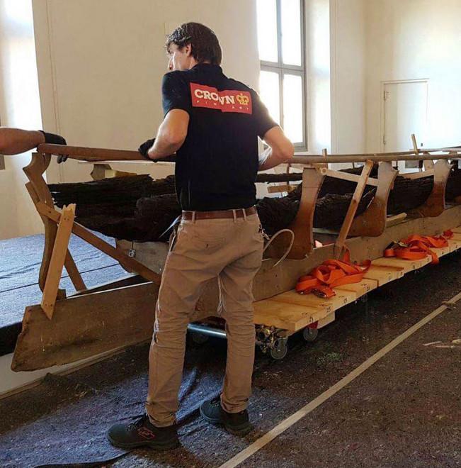 «Missione compiuta» La piroga è entrata nelle sale del Museo 
