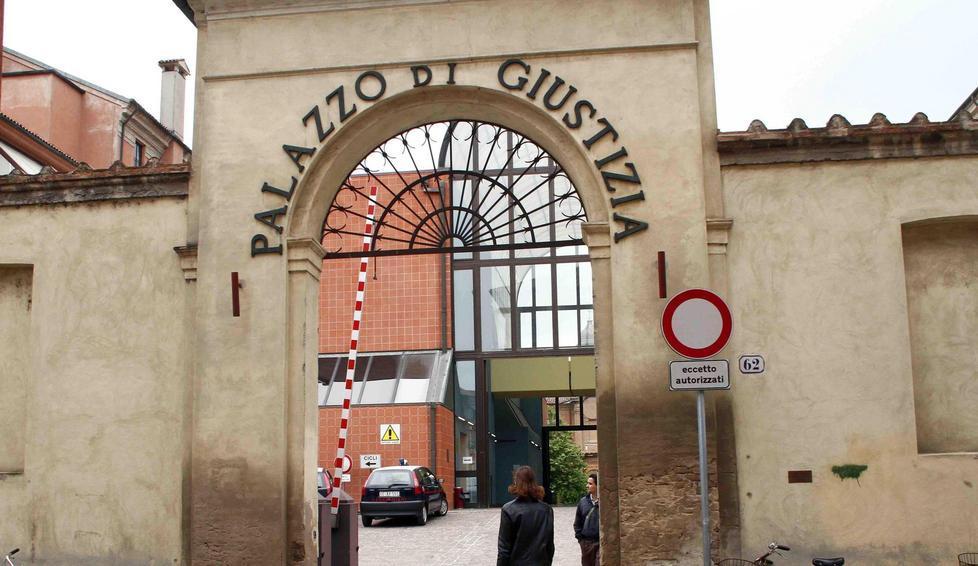 Processo per truffa Raggirò i suoi clienti 
